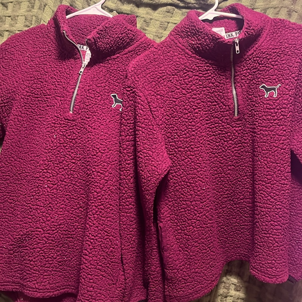 Victoria secrets (PINK) maroon have 2 different sizes xs and s/p